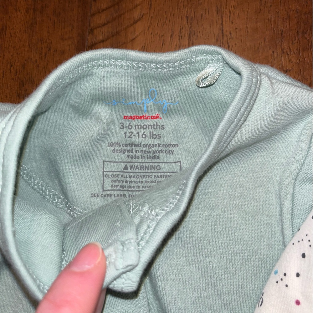 Simply Magnetic Me Baby Pajama Set in Soft Green and White Stars - Picture 3 of 3